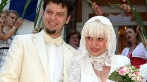 Am văzut întâmplător că a murit. Cum A Ajuns SÄ TrÄiascÄ Liviu Arteni DupÄ 2 Ani De La Moartea Israelei ViaÈa I S A Schimbat Complet Detalii Èocante Impact