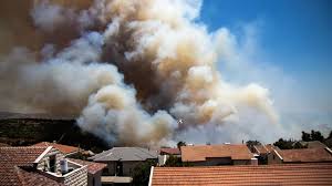 צפו:צור הדסה, תחנת מעבר לשבחים.הערב בצור הדסה, שבחים עוברים את הגדר במקום הקבוע וכל זאת תחת אפו של סייר חברת השמירה של הישוב.לאור גל הפריצות האחרון בישובי. Mcmd72is7ly23m