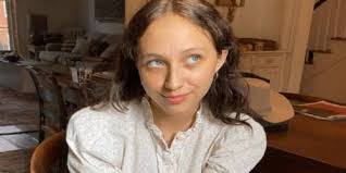 Elsie Richter's Instagram, Twitter & Facebook