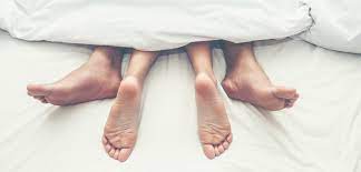 Sperma besteht aus eiweiß und eiweiß gerinnt bei einer temperatur etwas über 40 grad und lässt sich dann sehr schlecht entfernen. Spermaflecken Entfernen Lesen Sie Wie Sie Aus Matratze Und Co Verschwinden