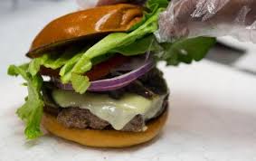 La cadena de comida rápida pedro, juan & diego lanzaron una variedad de promociones a través de la aplicación de delivery pedidosya para que celebres con todo este día. Celebran Dia De La Hamburguesa Con Promociones El Informador