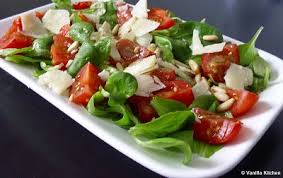 Backpause Feldsalat Mit Gebratenen Pinienkernen Und Parmesan Feldsalat Rezept Salat Feldsalat