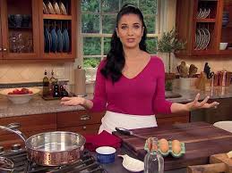 Laura Vitale S Perfectly Poached Eggs From Cookingchanneltv Com Poached Eggs Laura In The Kitchen Recipe Simply Laura