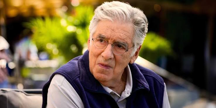 I'm Relieved Elliot Gould's Legal Is Back For The Lincoln Lawyer Season 4,  But I Hope The Show Makes One Change With His Character