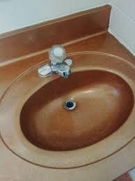 Painted base color (lighter brown than stone spray), 3. Hammered Copper Finish By Rustoleum On An Old White Sink White Sink Sink Creative Decor