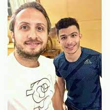 عقد حسين لبيب رئيس اللجنة المؤقتة لإدارة نادي الزمالك، جلسة مع والد أحمد سيد زيزو صانع ألعاب الفريق الأول لكرة القدم بالنادي Facebook