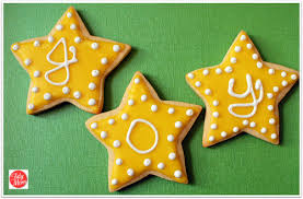 New year's eve gold marshmallow pops. Decorated Christmas Cookies Can Be Easy
