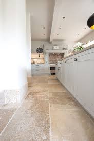 French Kitchen Islands Angled Kitchen Islands Apartment Kitchen Islands Bar Kitchen Islands Ben In 2020 Rustikale Boden Moderne Bauernhaus Kuchen Landhaus Fliesen