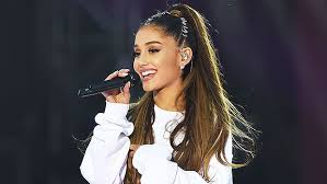 Why yes, it is an engagement ring selfie. Ariana Grande S Engagement Ring From Dalton Gomez Diamond Pearl Details Hollywood Life
