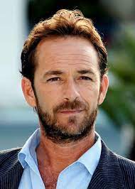 O ator que interpretou o personagem dylan mckay, um dos protagonistas da série barrados no baile, morreu. Morre Ator Luke Perry De Riverdale E Barrados No Baile