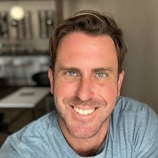 Ernesto Saiz's Instagram, Twitter & Facebook