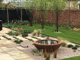 A Water Bowl By Urbis Creates A Stunning Centre Piece To This Gravel Garden Garden Design In Much Hadham Garden Design Landscape Design Modern Garden