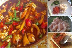 Hidangan ini adalah hidangan kegemaran che nom, tapi che nom hanya. Cara Mudah Buat Ayam Paprik Terlajak Sedap