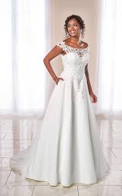 Jasmine bridal is a design house to nine separate wedding labels, including three of our own wedding gown lines. Modern Lace A Line Wedding Gown With Pockets Stella York Wedding Dresses