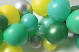Les arches de ballon créent une entrée de fête ou une décoration de scène lors de fêtes, événements et autres célébrations. Comment Realiser Une Grappe Decoration De Ballons Organiques En Latex