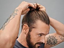 Ein leben mit haarausfall und damit entstehender glatze oder geheimratsecken kann für den einen oder anderen mann sehr belastend sein und am selbstwertgefühl knabbern. Die Besten Frisuren Bei Geheimratsecken