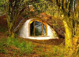 La ventilation est primordiale sous terre. Maison Des Hobbits Construction De La Maison Hobbit Bois Et Paille