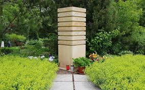 Das garten und friedhofsamt demontierte die figur und die polizei sicherte spuren. Komm Friedhof Erfurt Hochheim Die Schonsten Steinmetz Grabsteine