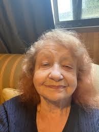 What hairstyle suits curly, frizzy, and thin hair?