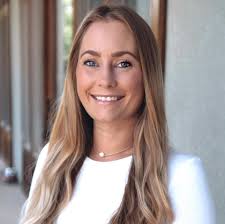 Ashley Dey's Instagram, Twitter & Facebook