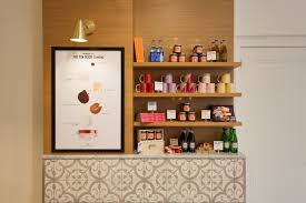 Jeni S Central West End St Louis Merchandising Displays Pop Up Shops Restaurant Signage