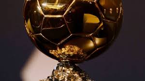 Bandian habite le petit village guinéen de makono, perdu au fond de la madame aspirine, une jeune doctoresse occidentale qui s'est prise d'affection pour lui, lui offre un ballon en cuir. Les 10 Joueurs De Foot Les Plus Titres Au Ballon D Or De La Fifa Les10meilleurs Fr