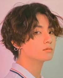 7 Erkek 1 Kiz Bts Bts Hairstyle Jungkook Hairstyle Curly Hair Styles