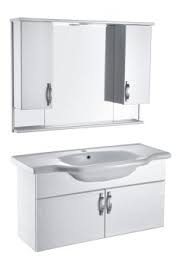 Lavabonun içine oturtulduğu bir çekmece ve altında yere kadar uzanan iki kapaklı dolap bulunan modeller en sık kullanılan banyo dolaplarındandır. Pvc Banyo Dolap Grubu