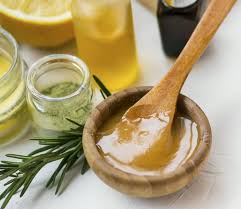 Manuka honig wird von der biene aus den blüten der südseemyrte hergestellt. Manuka Honig Creme Anwendung Studien Wirkung Auf Haut Und Haare