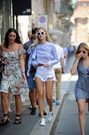 La più giovane della famiglia si è laureata l'anno scorso. Chiara And Valentina Ferragni Out Shopping 12 Gotceleb