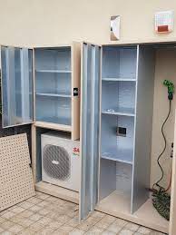 Armadio Metallico In Acciaio Zincato Realizzato Per Rendere Piu Gradevole Il Terrazzo Coprendo Il Scaffalature Metalliche Armadietti Metallici Armadi Metallici