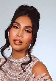 AXEL VASQUEZ CEO OF AXEL MAKEUP ACADEMY IN ACTION DOING GLAM FOR THIS ...