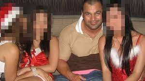 Göksel baktagir ve necip hakan ayık derya öncü koleji sahnesinde. 4qc5eydni7h2am