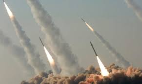 যুদ্ধে শতাধিক ক্ষেপণাস্ত্র ও রকেট হামলা ইরানের - The Daily Bhorer Darpan