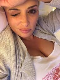 Ufff, heute bin ich echt platt 😴 Werde noch ne Runde in die Wanne gehen  und mich danach schön in die Federn schmeißen 😴😴 Schaut ihr das  Sommerhaus ? 😁