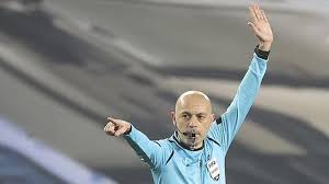 Babası eski hakem ve mhk eski asbaşkanı olan serdar çakır'dır, annesi vildan hanım'dır. Uefa Dan Cuneyt Cakir A Yeni Gorev Son Dakika Haberleri