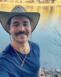 Hello friends, I am in Boston USA and I make myself available if someone  requires my company and my services here in Boston, write me, do not be  shy. Hola amigos estoy