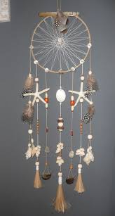 Attrape Reves Naturel Dreamcatcher Bijou D Interieur Plumes Coquillages Perles Et Ficelle Capteurs De Reves Attrape Reve Deco Coquillage