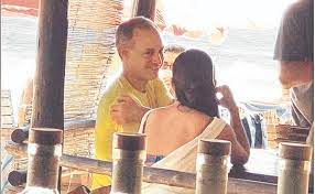 Captan a lópez gatell de vacaciones en huatulco y sin cubrebocas. Captan Sin Cubrebocas A Lopez Gatell De Vacaciones