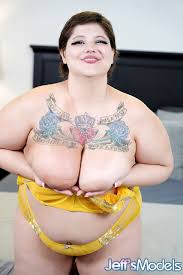 Hot n horny BBW gets naked and show her juicy boobs and trimmed pussy for  your - XXXi.PORN Pics