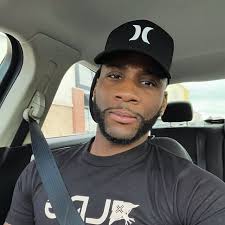 Grindr shows so many ads that I ended up downloading one of the games and  now I just play that instead of using Grindr.