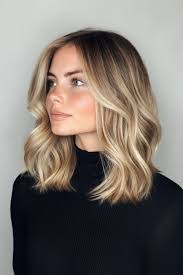 Danielle Ayres's Instagram, Twitter & Facebook