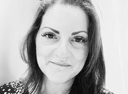 Laura Pilling's Instagram, Twitter & Facebook