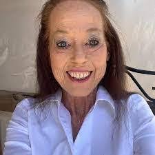 Shaina Holt's Instagram, Twitter & Facebook