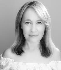 Jennifer Lear's Instagram, Twitter & Facebook