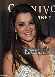 Leila Gharache's Instagram, Twitter & Facebook