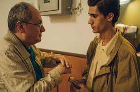 Pentru a decide cu care va rămâne, el le supune la proba devotamentului: Pro Tv Anii De SambÄtÄ Seara O Poveste Despre O Lume Care Nu Mai ExistÄ Si O GeneraÅ£ie Care A FÄcut Istorie La Pro Tv