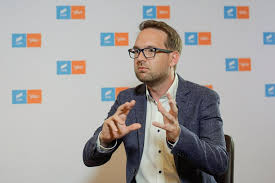 Video dominic fritz câștigă primăria timișoara / victoria, sărbătorită în piața victoriei: Video Interviu Cine Este NeamÈ›ul NÄƒscut È™i Crescut In Germania Care CandideazÄƒ La PrimÄƒria TimiÈ™oarei Dominic Fritz Robu Este Un Primar Care A Promis Foarte Multe È™i A FÄƒcut Foarte PuÈ›in