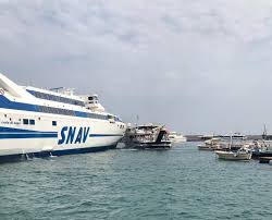 È avvenuto qualche giorno fa a capri. Incidente Nel Porto Di Capri Collisione Tra Due Unita Di Linea In Manovra Danni E Tanta Paura Per I Passeggeri Telecaprinews