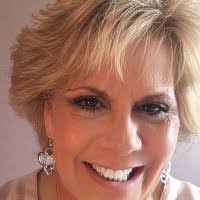 Lisa Perla's Instagram, Twitter & Facebook